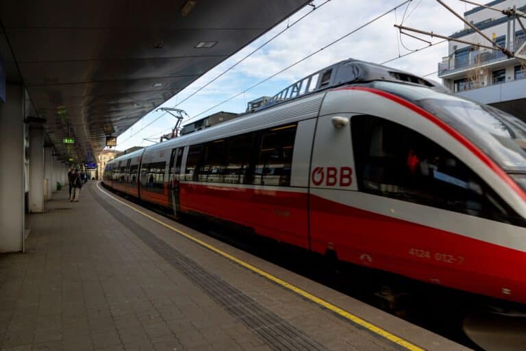 Amikor borul a menetrend: Így ad biztos kapaszkodót a vonatkovetes.hu rendkívüli helyzetekben